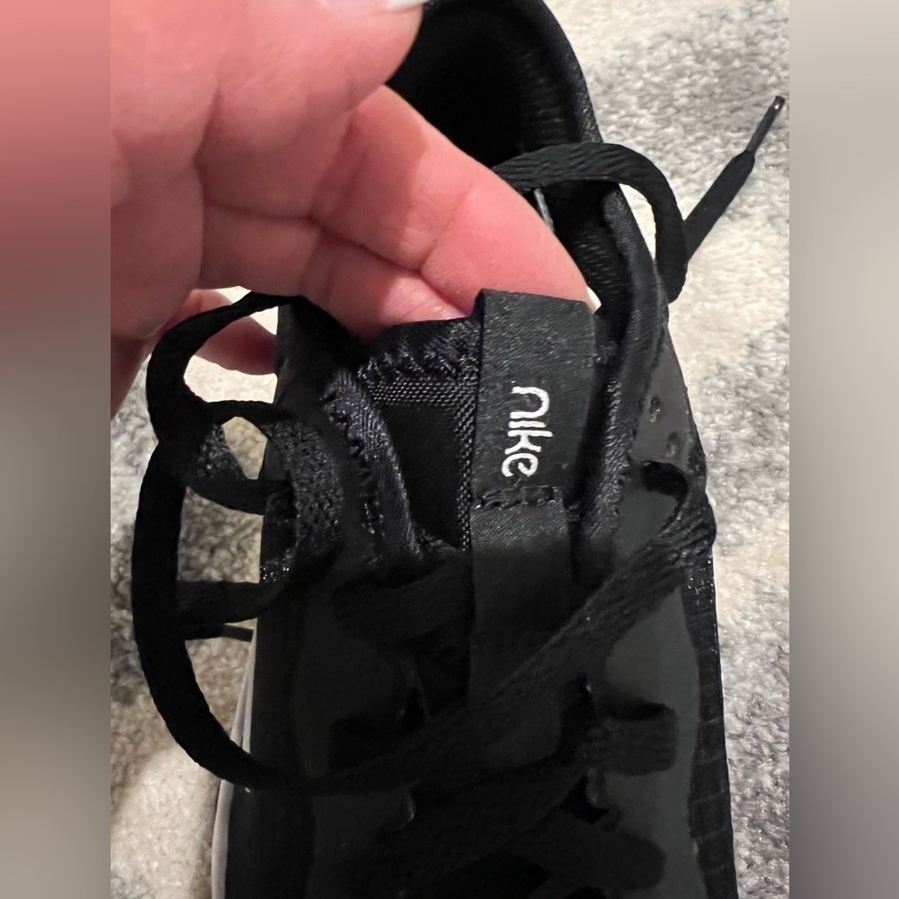 NIKE BLACK RUNNING SNEAKERS SIZE 4 - Picture 2 of 7
